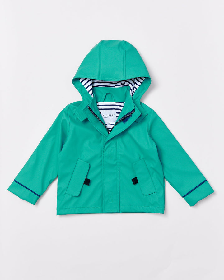 This Raincoat is designed with a roomy fit for comfortable layering and features a full-front zipper and kid-friendly Velcro closure. Plus, there are two roomy pockets on the sides for warming cold hands and storing little treasures. With a bright twist on traditional style and thoughtful construction, the Stripy Sailor is the best raincoat for kids.