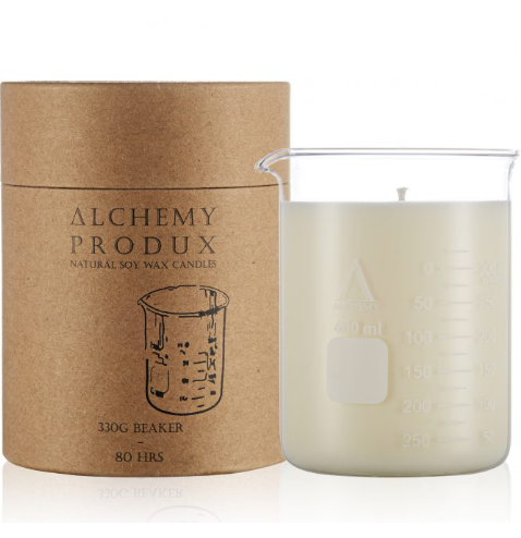 Get a whiff of this insanely yummy Coconut & Lime candle! Set in a chemistry beaker, this range by Alchemy are about mixing a Science vibe with incredible scents. 
