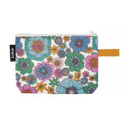 We love this versatile Ocean Floral Clutch by Kollab!   Use as a purse for your sunnies, key's and phone, a makeup bag, pencil case... or as any storage measure you need. Team it back with the matching market bags or totes!   * Dimensions: L 30cm, H 26cm, D 4cm  * Easy zip closure  * Can fit a tablet  * Vegan Friendly  * Designed by Kollab in Australia  