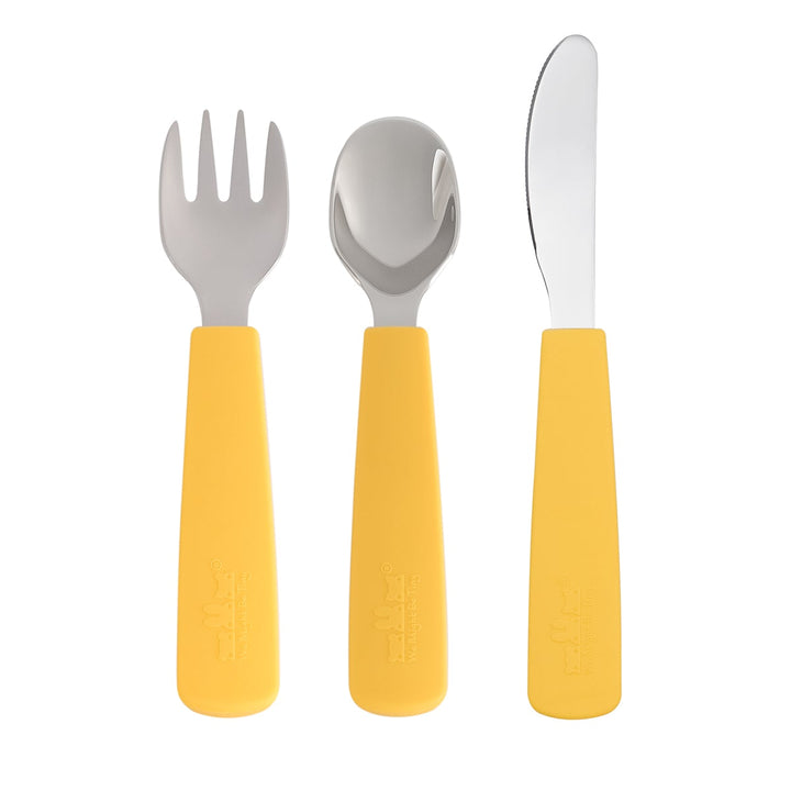 The solid, non-slip silicone handles give your tiny human the confidence to really dig in without dropping any prized spag bol. All while our cute signature characters―bear, bunny and cat―watch on from their tiny embossed spot on the knife, spoon and fork handle.