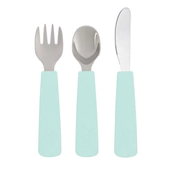 Got a curious toddler on your hands? One that loves to dig in and take matters into their own hands? One that’s ready to take their increasing curiosity up a notch The We Might Be Tiny Cutlery Set is exactly what your little explorer needs to feel in charge and rock dinnertime like a superstar self-feeder in the making. This toddler cutlery set has been ergonomically designed to suit growing hands.